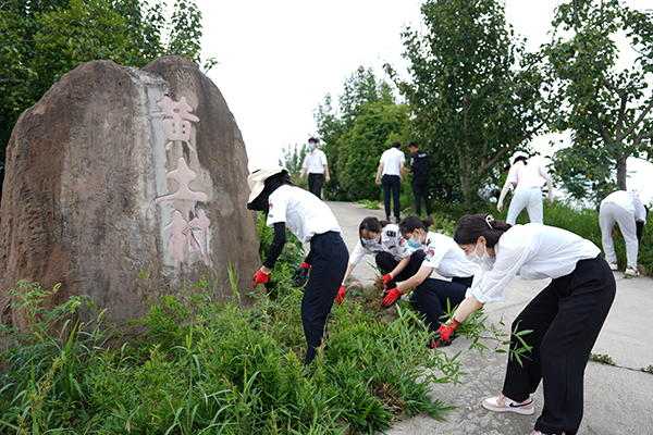 “助力鄉(xiāng)村振興，踐行艱苦奮斗” 將新員工黨性教育活動搬到對口幫扶村2.jpg